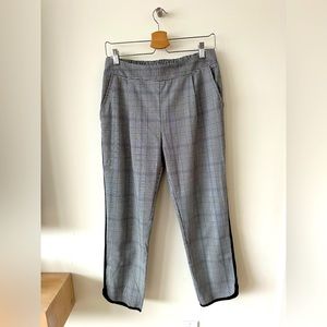 Ladies Plaid/houndstooth Cropped Pants Size Medium